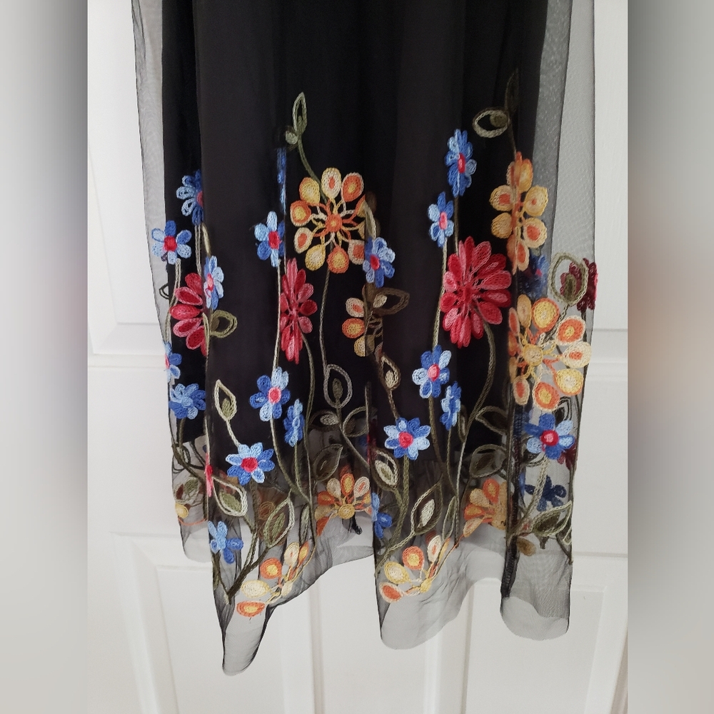 Stylish Mesh Overlay Swing Dress With Embroidered Flowers - Picture 7 of 8